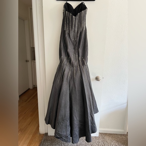 TERANI Formal Gown - Picture 3 of 9